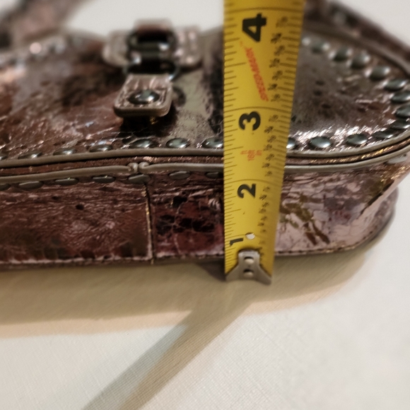 Silence + Noise Brown Shoulder Bag with Metallic Finish - Picture 13 of 15